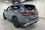 2025 Volkswagen Atlas 2.0T Peak Edition Oshkosh WI