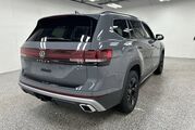 2025 Volkswagen Atlas 2.0T Peak Edition Oshkosh WI