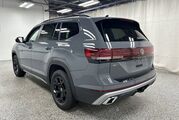 2025 Volkswagen Atlas 2.0T Peak Edition Oshkosh WI