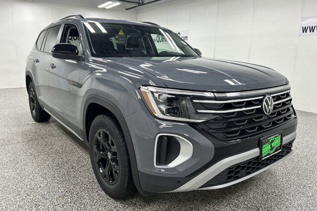 2025 Volkswagen Atlas 2.0T Peak Edition Oshkosh WI