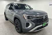 2025 Volkswagen Atlas 2.0T Peak Edition Oshkosh WI