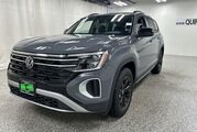2025 Volkswagen Atlas 2.0T Peak Edition Oshkosh WI