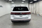 2025 Volkswagen Atlas 2.0T Peak Edition Oshkosh WI
