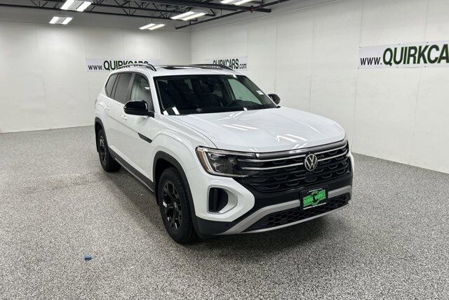 2025 Volkswagen Atlas 2.0T Peak Edition Oshkosh WI