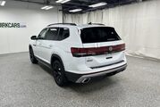 2025 Volkswagen Atlas 2.0T Peak Edition Oshkosh WI
