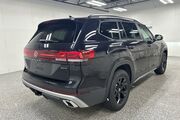 2025 Volkswagen Atlas 2.0T Peak Edition Oshkosh WI