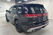 2025 Volkswagen Atlas 2.0T Peak Edition Oshkosh WI