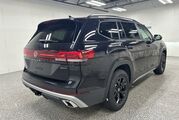 2025 Volkswagen Atlas 2.0T Peak Edition Oshkosh WI