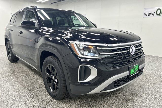 2025 Volkswagen Atlas 2.0T Peak Edition Oshkosh WI