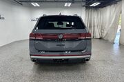 2025 Volkswagen Atlas 2.0T Peak Edition Oshkosh WI