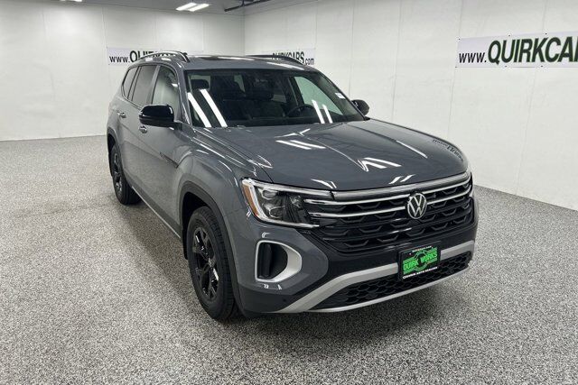 2025 Volkswagen Atlas 2.0T Peak Edition Oshkosh WI