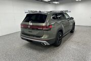 2025 Volkswagen Atlas 2.0T Peak Edition Oshkosh WI