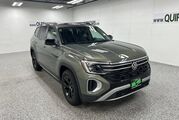 2025 Volkswagen Atlas 2.0T Peak Edition Oshkosh WI