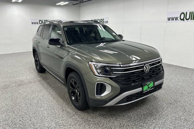 2025 Volkswagen Atlas 2.0T Peak Edition Oshkosh WI