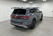 2025 Volkswagen Atlas 2.0T Peak Edition Oshkosh WI