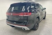 2025 Volkswagen Atlas 2.0T Peak Edition Oshkosh WI