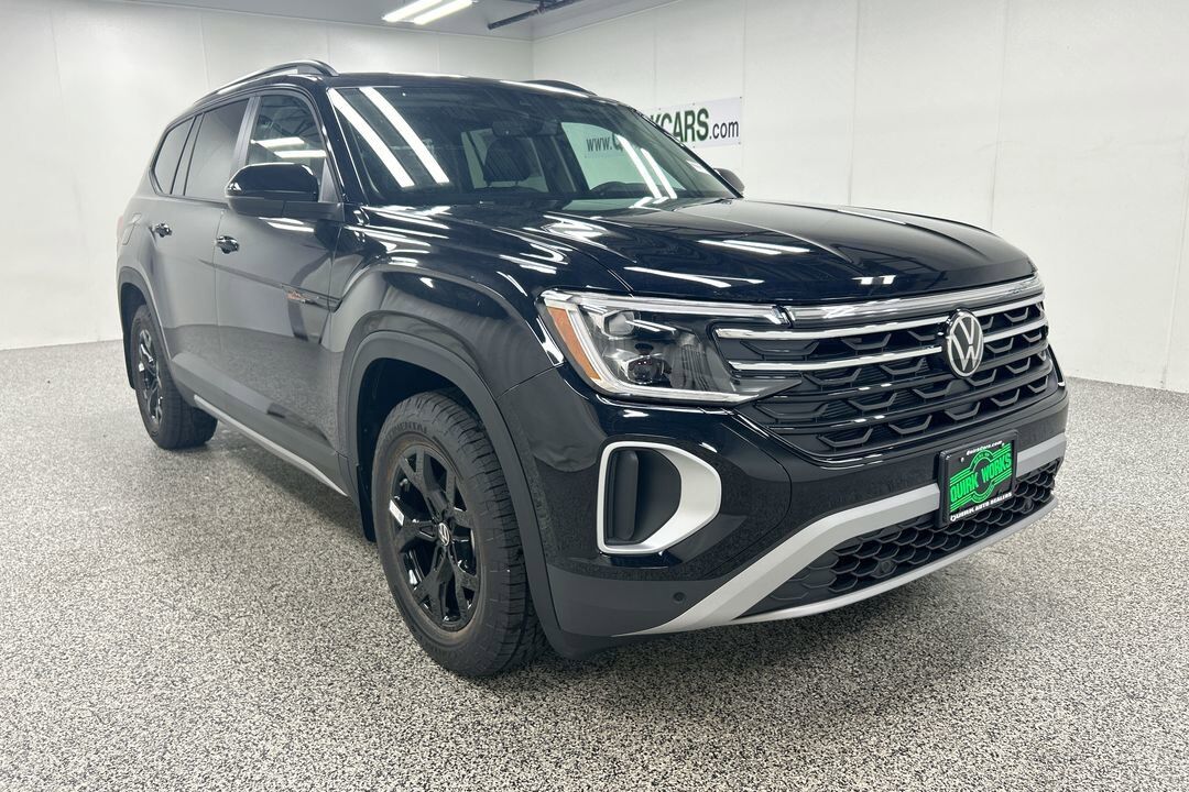 2025 Volkswagen Atlas 2.0T Peak Edition Oshkosh WI