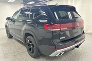 2025 Volkswagen Atlas 2.0T Peak Edition Oshkosh WI
