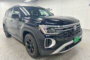 2025 Volkswagen Atlas 2.0T Peak Edition Oshkosh WI
