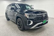 2025 Volkswagen Atlas 2.0T Peak Edition Oshkosh WI