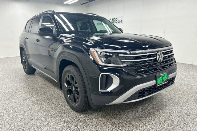 2025 Volkswagen Atlas 2.0T Peak Edition Oshkosh WI