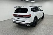 2025 Volkswagen Atlas 2.0T Peak Edition Oshkosh WI