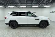 2025 Volkswagen Atlas 2.0T Peak Edition Oshkosh WI