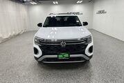 2025 Volkswagen Atlas 2.0T Peak Edition Oshkosh WI