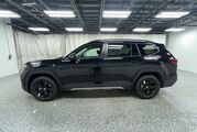 2025 Volkswagen Atlas 2.0T Peak Edition Oshkosh WI