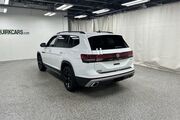 2025 Volkswagen Atlas 2.0T Peak Edition Oshkosh WI