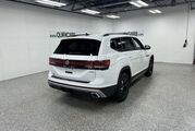 2025 Volkswagen Atlas 2.0T Peak Edition Oshkosh WI