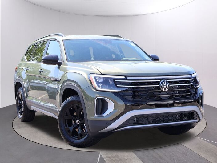 2025 Volkswagen Atlas 2.0T Peak Edition Oshkosh WI