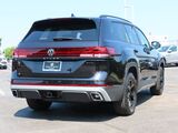 2025 Volkswagen Atlas 2.0T Peak Edition SE Oshkosh WI