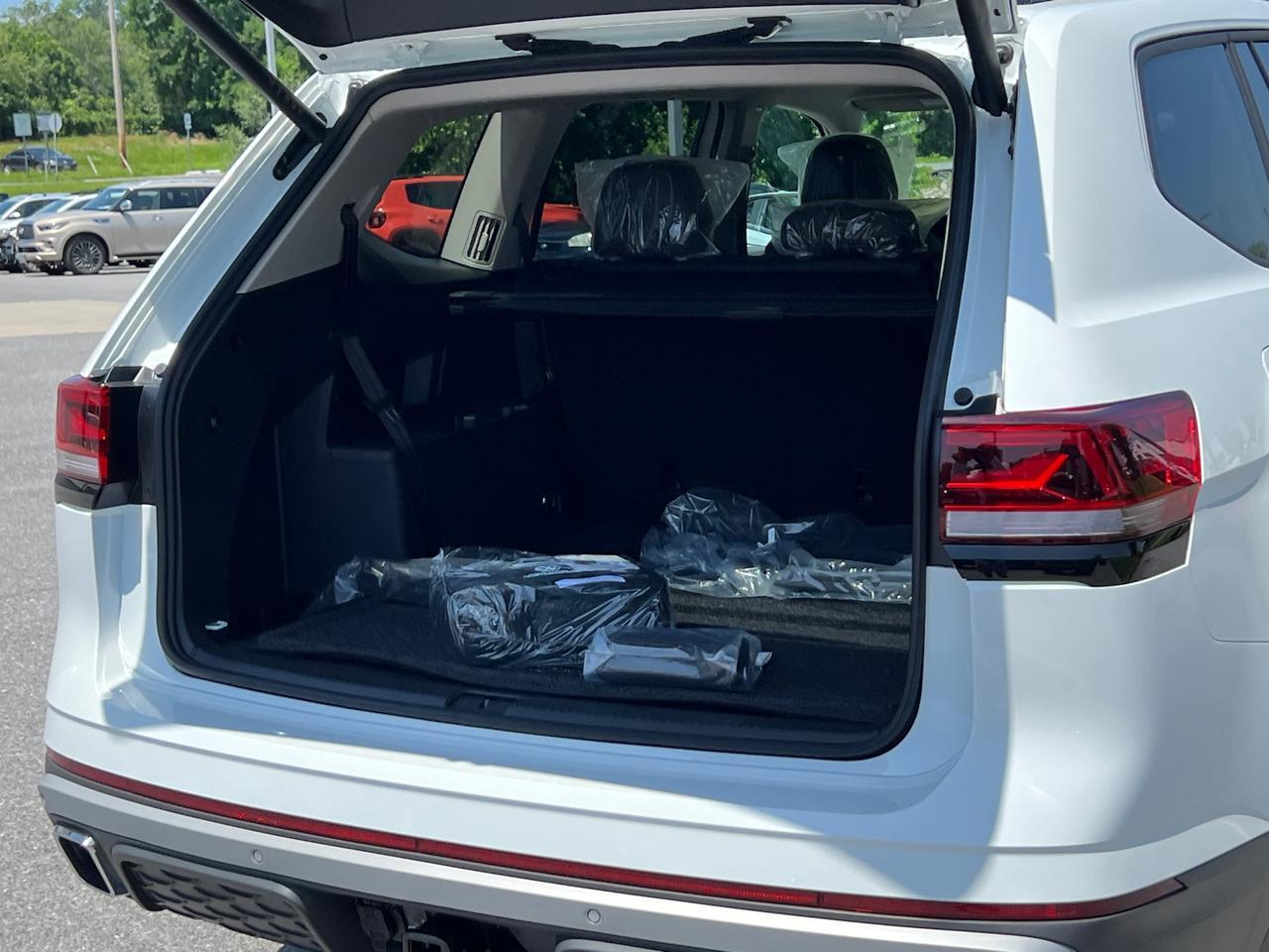 2025 Volkswagen Atlas 2.0T Peak Edition SE Hagerstown MD