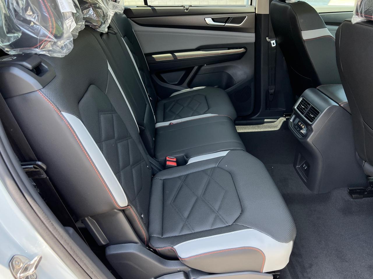 2025 Volkswagen Atlas 2.0T Peak Edition SE Hagerstown MD