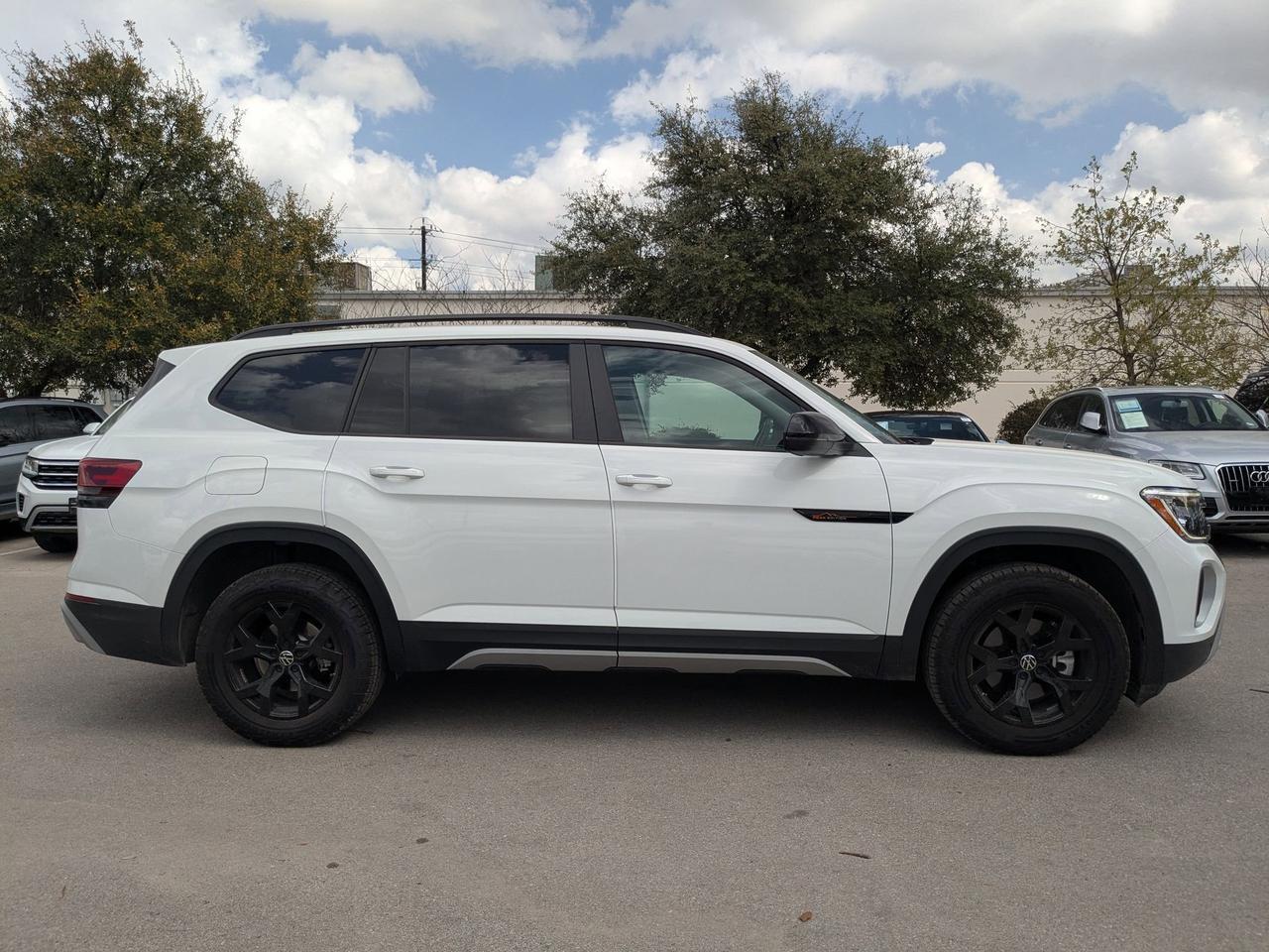 2025 Volkswagen Atlas 2.0T Peak Edition