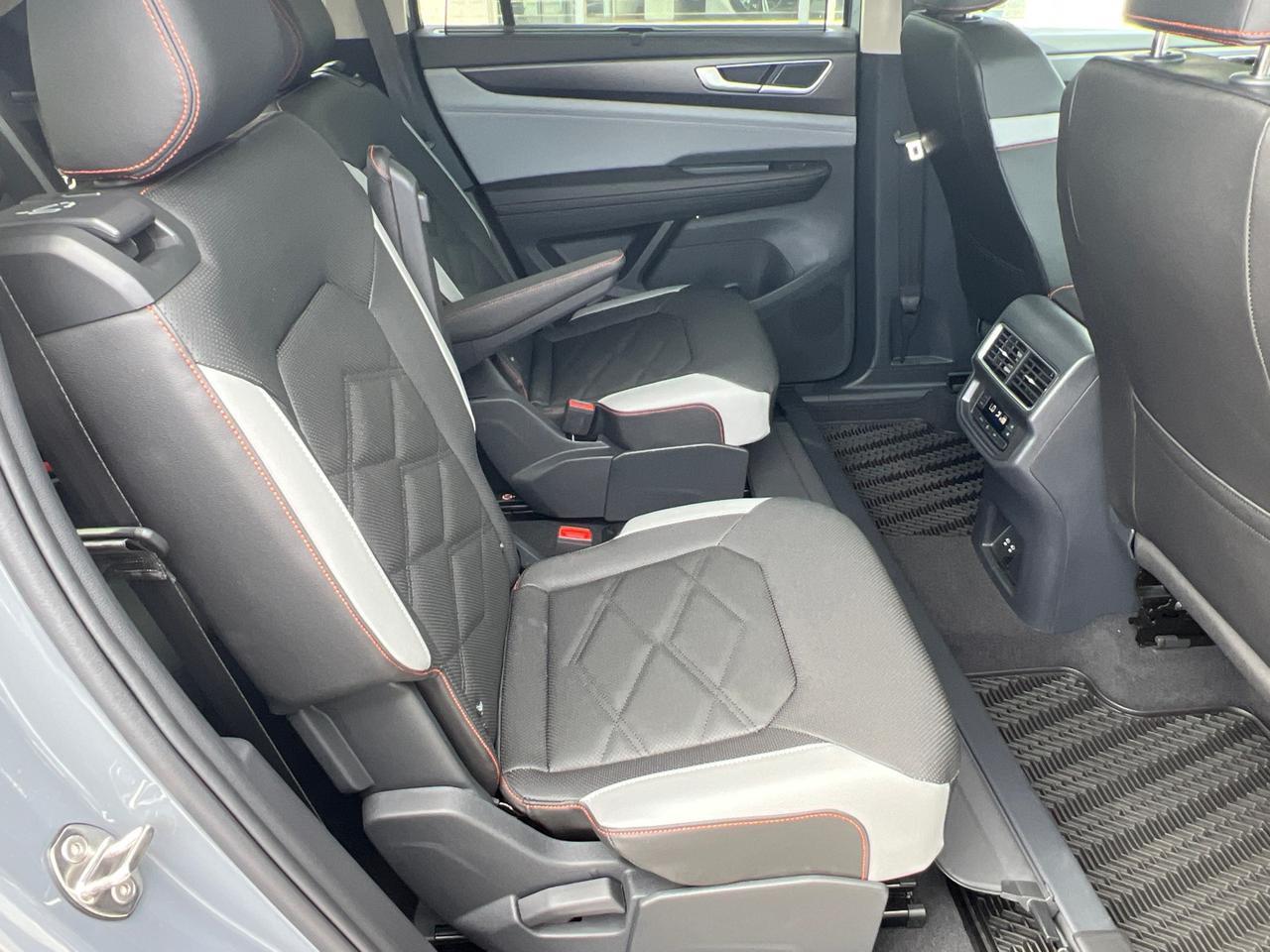 2025 Volkswagen Atlas 2.0T Peak Edition Hagerstown MD
