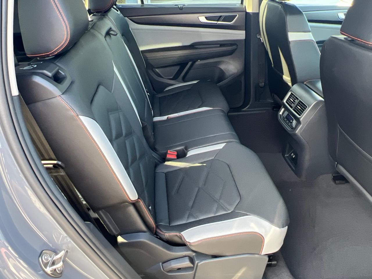 2025 Volkswagen Atlas 2.0T Peak Edition Hagerstown MD
