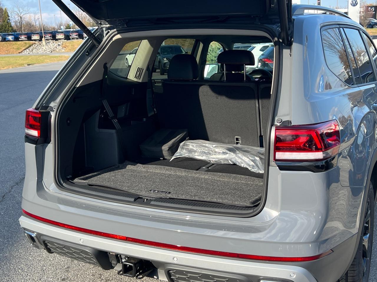 2025 Volkswagen Atlas 2.0T Peak Edition Hagerstown MD