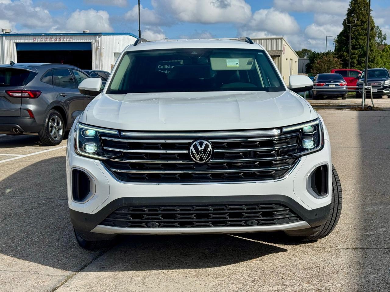 2025 Volkswagen Atlas 2.0T SE w/Technology