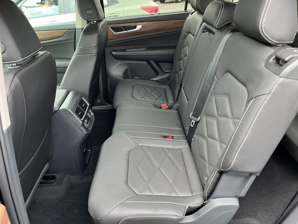 2025 Volkswagen Atlas 2.0T SE w/Technology Green Bay WI