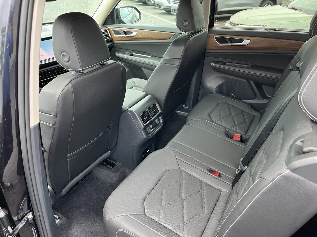 2025 Volkswagen Atlas 2.0T SE w/Technology Green Bay WI
