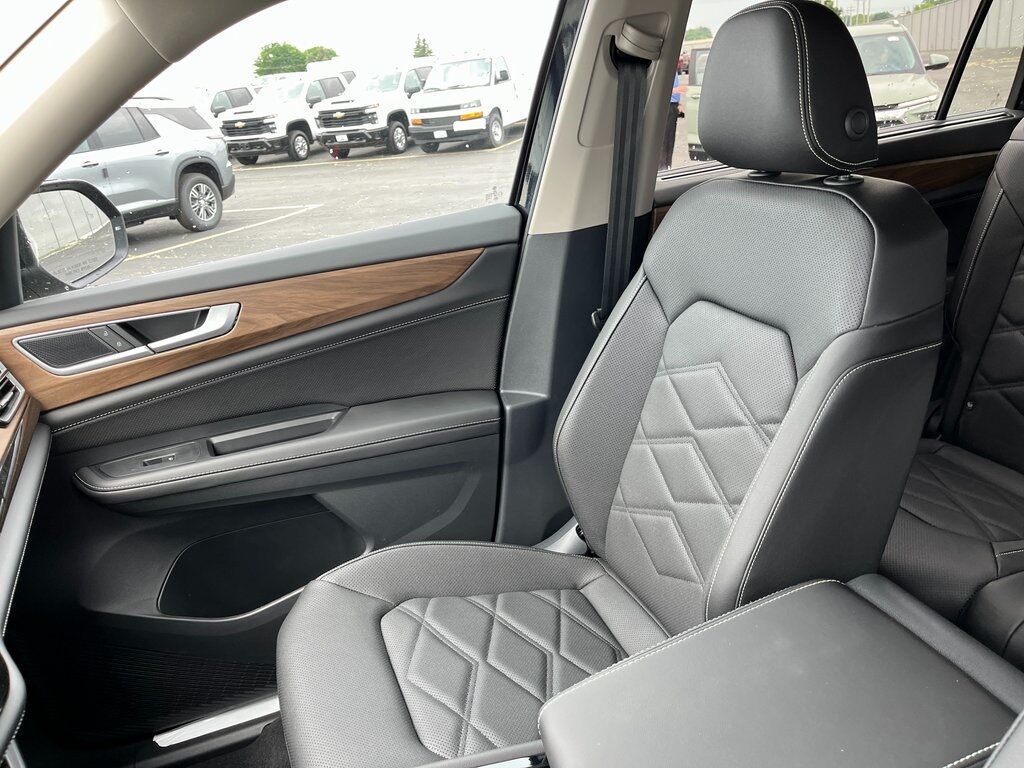 2025 Volkswagen Atlas 2.0T SE w/Technology Green Bay WI