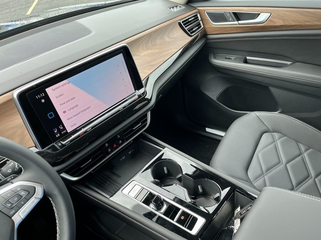 2025 Volkswagen Atlas 2.0T SE w/Technology Green Bay WI