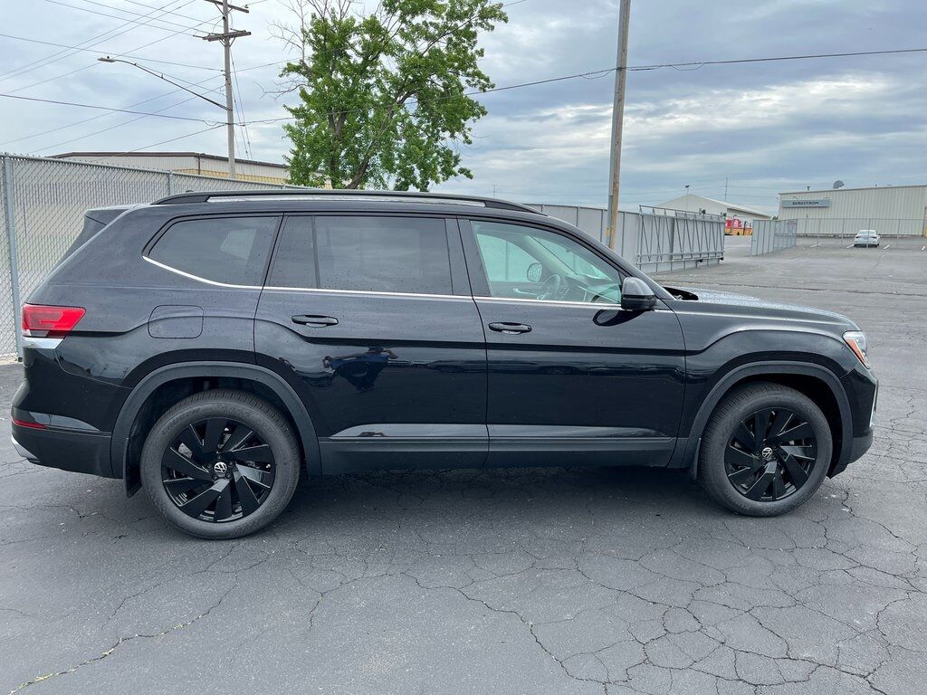 2025 Volkswagen Atlas 2.0T SE w/Technology Green Bay WI