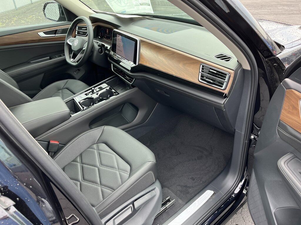 2025 Volkswagen Atlas 2.0T SE w/Technology Green Bay WI