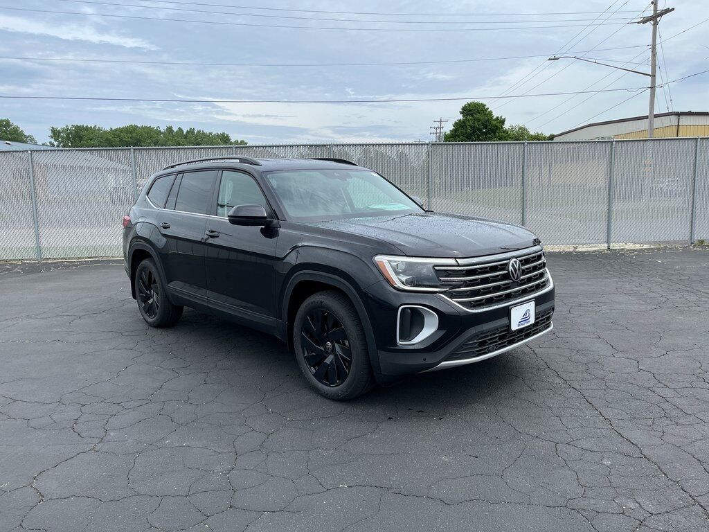 2025 Volkswagen Atlas 2.0T SE w/Technology Green Bay WI