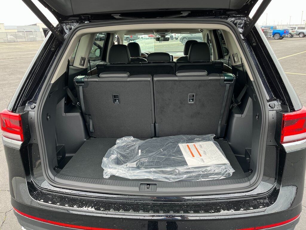 2025 Volkswagen Atlas 2.0T SE w/Technology Green Bay WI