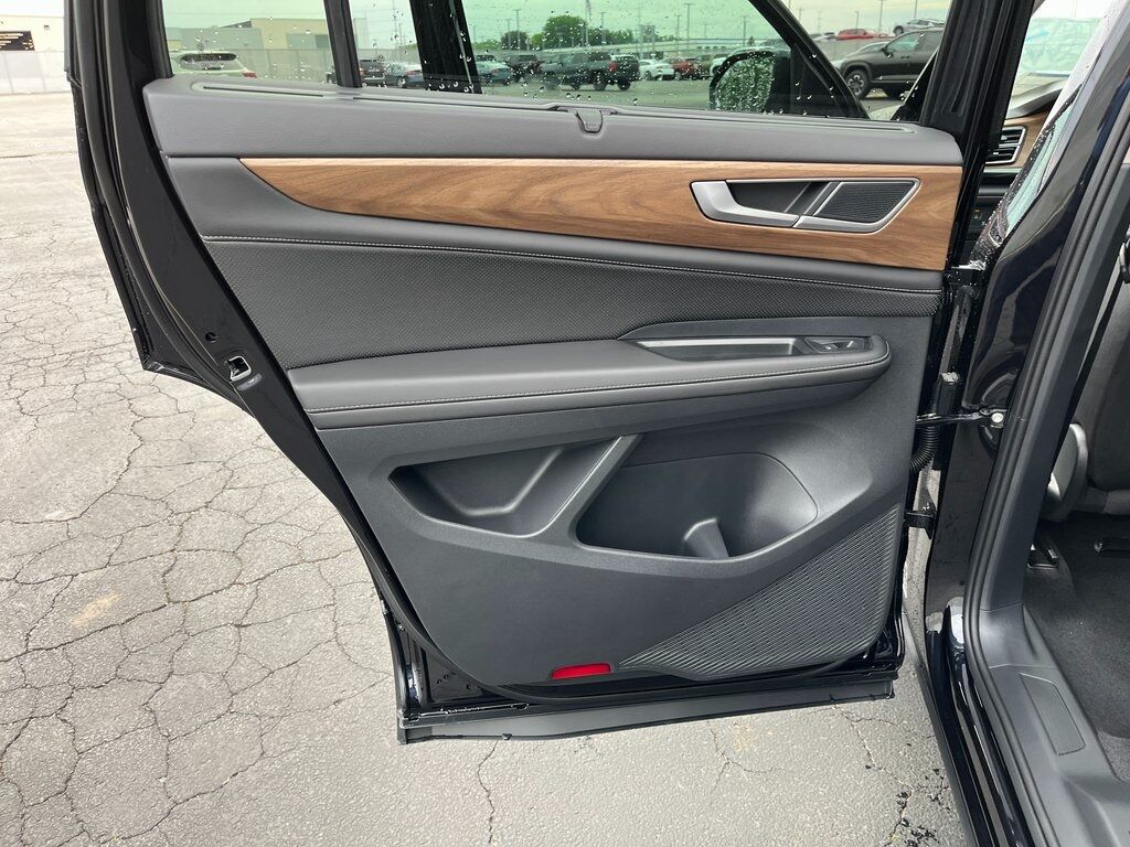 2025 Volkswagen Atlas 2.0T SE w/Technology Green Bay WI