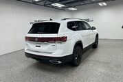 2025 Volkswagen Atlas 2.0T SE w/Technology Oshkosh WI